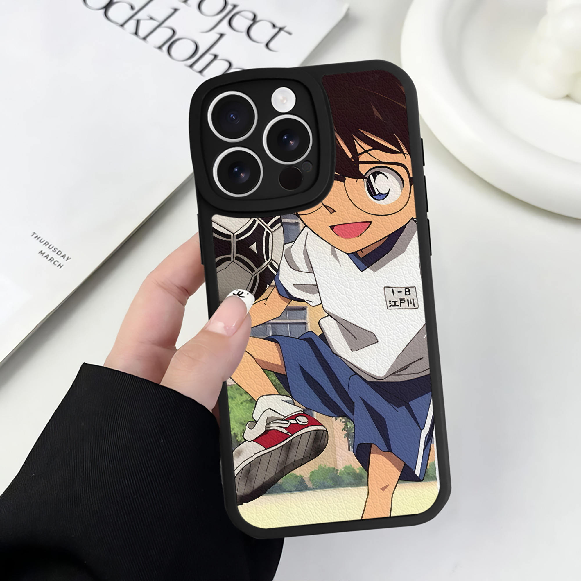 （画像用） 名探偵コナン Detective Conan 【iPhone 16シリーズ対応】シリコンスマホケース（レザー調） 材質：シリコン